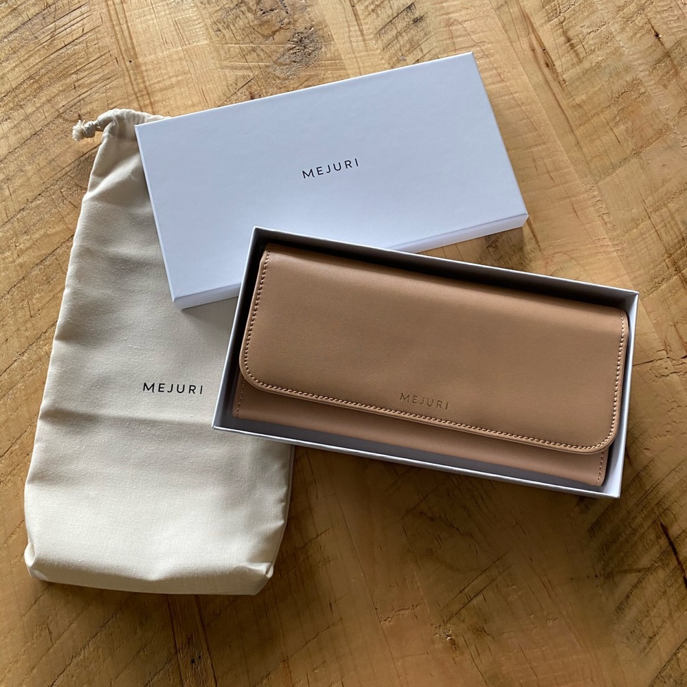 Mejuri Weekly Jewelry Case